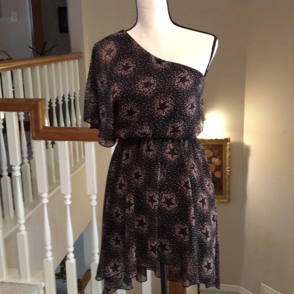 Perfect little dress for a fun night out ladies! - Picture 4 of 8